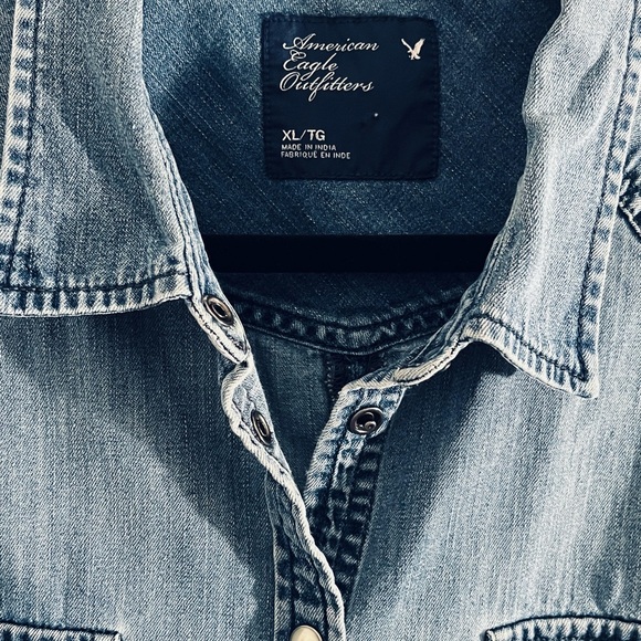 American Eagle Favorite Fit Chambray Button Down Size XL - Picture 9 of 10